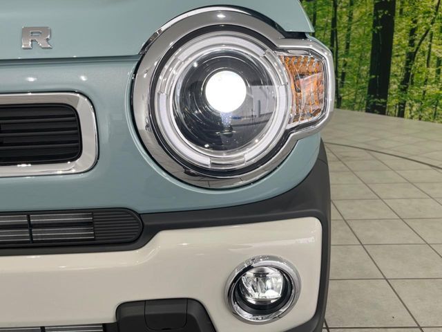 【LEDヘッドライト】悪天候や夜間走行時も良好な視界を確保し安心して運転できる高輝度LEDヘッドライトを装備！点灯速度が早く、消費電力も抑えられています。