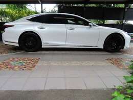 ■外装色ソニッククオーツ（SonicQuartz＃085）■LEXUS IR/UVカットプライバシースモーク ■TRD製大口径鍛造21in艶消黒アイスブラック塗色カラードアルミホイール（Michelin製SuperSportZP：部品価格1,100,000円）