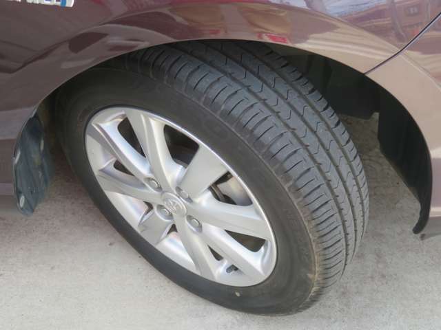 車にとって大切なタイヤ♪ご覧の通り、しっかり残ってます！引き続き、安心して乗って頂けます！◆在庫移動もございますのでご来店の際は事前にご連絡をお願いします！
