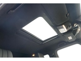 スライディングルーフ装備☆天気の良い日にはルーフを開けて解放感溢れるドライブを楽しむ事ができます☆