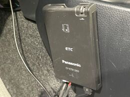 【ETC】高速道路の料金所をストレスなく通過！話題のスポットやサービスエリアに多い「スマートIC」利用時は必須のアイテムです。当店でセットアップを実施、ご納車当日からすぐにご利用いただけます！