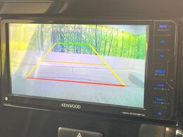 【バックカメラ】駐車時に後方がリアルタイム映像で確認できます。大型商業施設や立体駐車場での駐車時や、夜間のバック時に大活躍！運転スキルに関わらず、今や必須となった装備のひとつです！