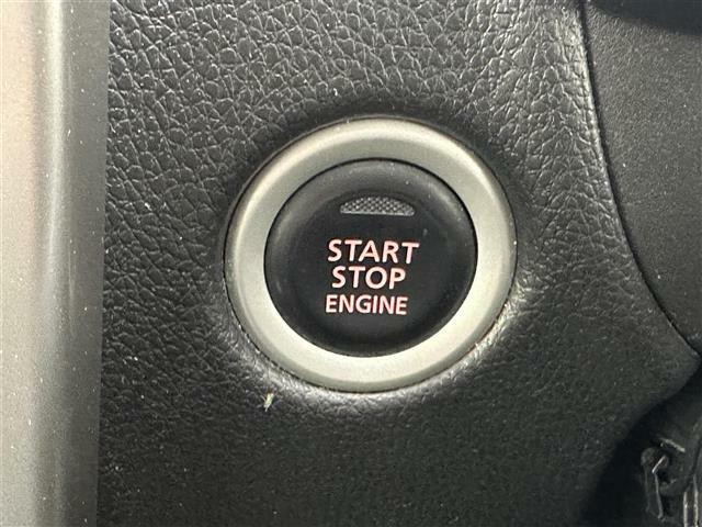 【スマートキー＆プッシュスタート】鍵を挿さずにポケットに入れたまま鍵の開閉、エンジンの始動まで行えます。