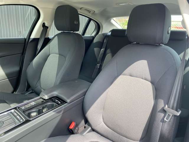 販売車輌は全て修復歴無し車両のみ。お乗りいただいてからもご安心いただける、月額保証もご用意しております。