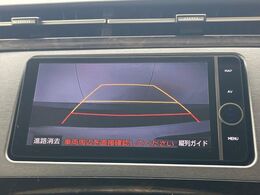 【バックカメラ】駐車時に後方がリアルタイム映像で確認できます。大型商業施設や立体駐車場での駐車時や、夜間のバック時に大活躍！運転スキルに関わらず、今や必須となった装備のひとつです！
