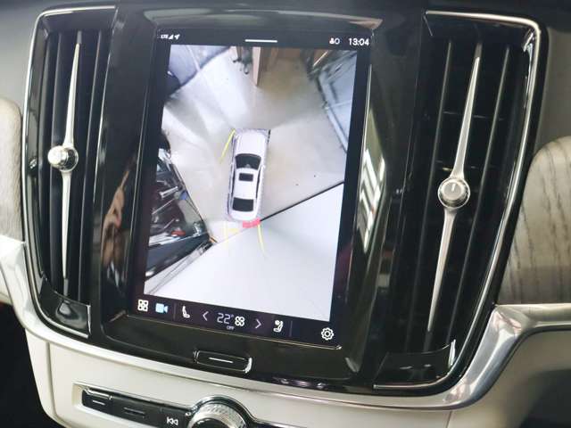 更に360°ビュー表示も可能です　車を上から見下ろしたように車外を確認できるため、一切の死角がない状態で駐車が可能です