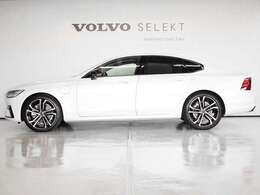 キングオブエステートであるV90をよりパーソナルな4ドアスタイルへと仕立て上げられたS90　ロングホイールベースによる堂々としたスタイルは、欧州セダンを上回る迫力を持ちます