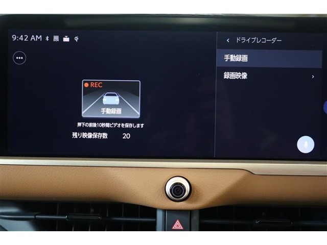 車と連携した便利な録画トリガーを採用。車載カメラの映像を内蔵メモリに録画。別のカメラを後付けすることなく前後映像を記録できます。録画した映像はディスプレイオーディオの大画面ですぐに再生、確認できます。