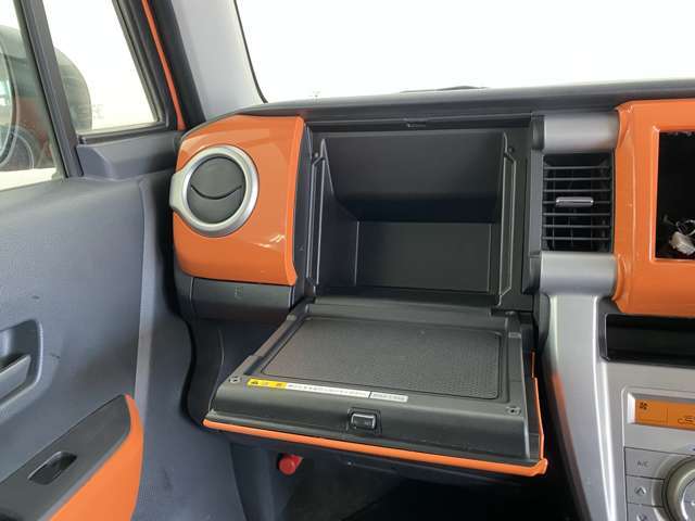 豊富な知識量を備えた自動車販売歴20年のスタッフが在籍している親切丁寧でアットホームなお店です！女性のお客様もお気軽にご来店ください！　【カーセンサーお問合せ用無料TEL：0078-6002-280014】