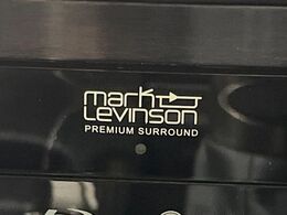 【マークレビンソンサウンドシステム】メーカーオプションの高品位サウンドシステムを搭載。専用のチューニングが施された大小様々なスピーカーから良質なサウンドが奏でられ、臨場感あふれる音響空間を演出します。