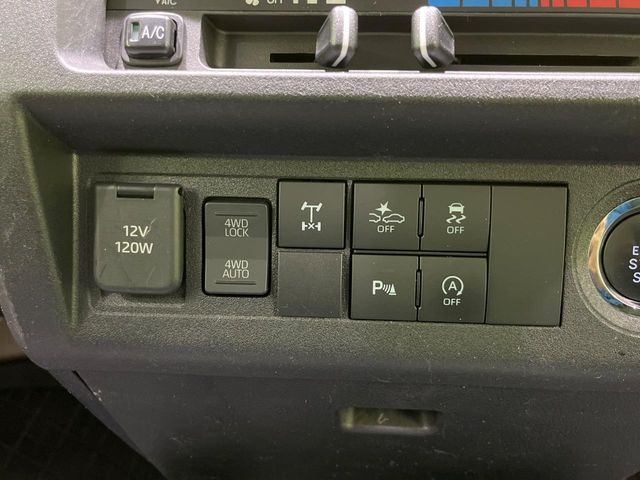 4WDのお車ですので、雪道でも安心です♪降雪地地域にお住まいの方以外にも、ウィンタースポーツが趣味の方や降雪地域へ帰省される機会がある方にもおすすめ！