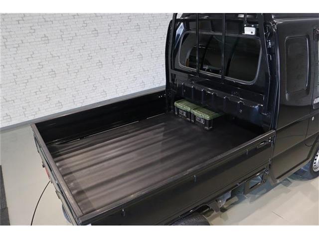 広々としたフラットな荷台は、積みやすさも積載能力も余裕たっぷり！