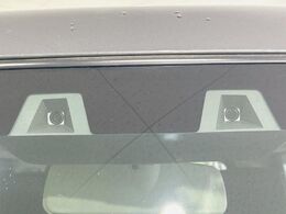 【スズキ　セーフティサポート】走行中に前方の車両等を認識し、衝突しそうな時は警報とブレーキで衝突回避と被害軽減をアシスト。より安全にドライブをお楽しみいただけます。