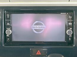 【純正ナビ】人気の純正ナビを装備しております。ナビの使いやすさはもちろん、オーディオ機能も充実！キャンプや旅行はもちろん、通勤や買い物など普段のドライブも楽しくなるはず♪