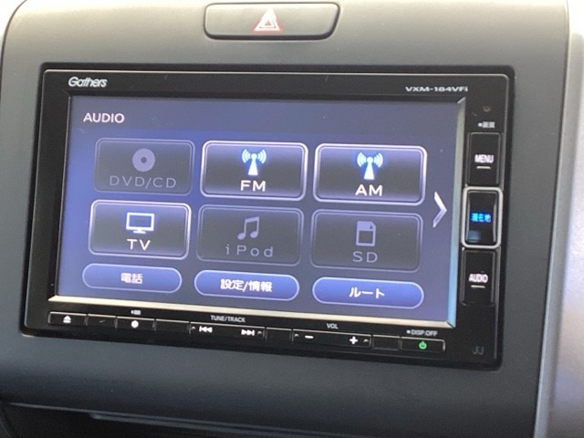 ナビ機能だけでなく、フルセグ、Bluetooth、DVDとCD再生などのオーディオ機能がついています！