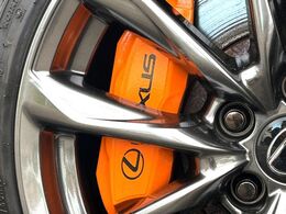【LEXUSオレンジキャリパー】色鮮やかなキャリパーがスポーティな印象を引き立てます♪