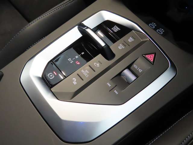 トグルスイッチ式のセレクターレバーが、より直感的で快適な操作性を実現。