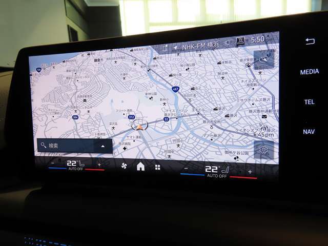 BMWカーブド・ディスプレイは、必要な情報をひと目で把握できるだけでなく、BMW iDriveの主要なインターフェイスとしてさまざまな機能の直観的な操作を可能にしています。