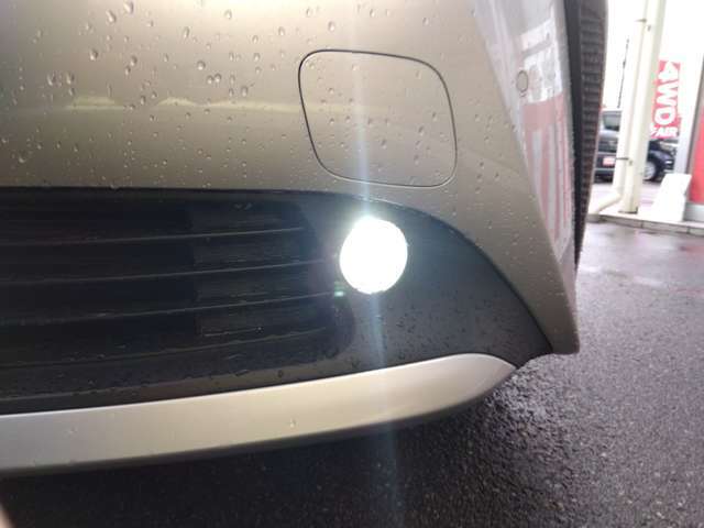 R8/7車検有　走行4万1千　トヨタセーフティセンス　コーナーソナー　メモリーナビ　フルセグTV　バックカメラ　ETC　前後ドライブレコーダー　レーダークルーズ　純正アルミ　LED　ワンオーナー