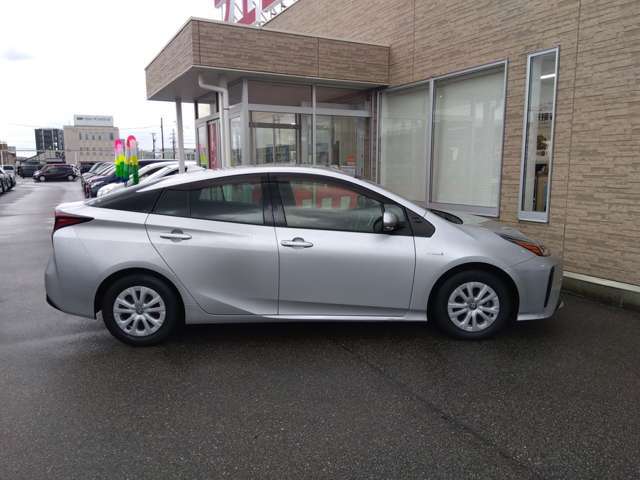 R8/7車検有　走行4万1千　トヨタセーフティセンス　コーナーソナー　メモリーナビ　フルセグTV　バックカメラ　ETC　前後ドライブレコーダー　レーダークルーズ　純正アルミ　LED　ワンオーナー