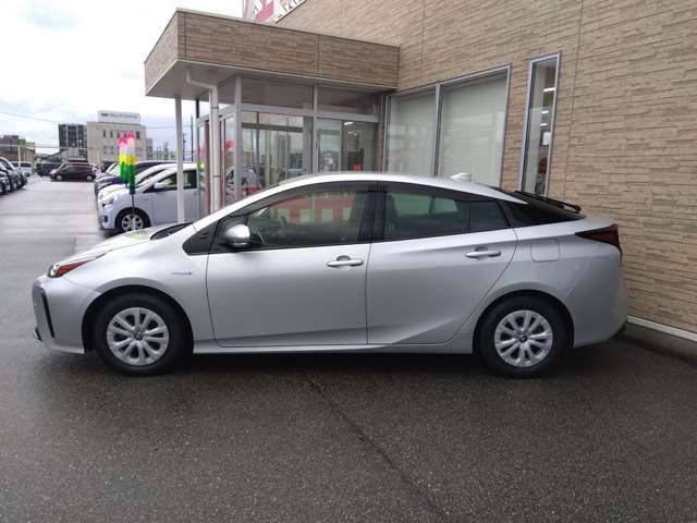 R8/7車検有　走行4万1千　トヨタセーフティセンス　コーナーソナー　メモリーナビ　フルセグTV　バックカメラ　ETC　前後ドライブレコーダー　レーダークルーズ　純正アルミ　LED　ワンオーナー