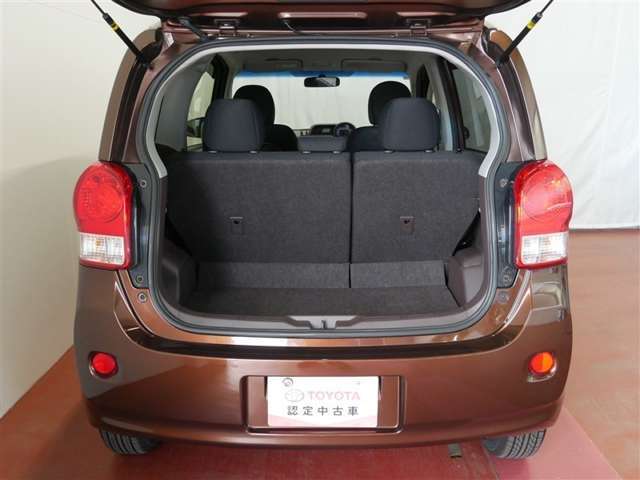 開口部の広いラゲージスペースは、荷物をラクラク積み込めます。