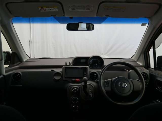 見通しのよいすっきりとした視界で、誰でも運転しやすいです。運転のしやすさは疲れにくさにも繋がりますよ♪