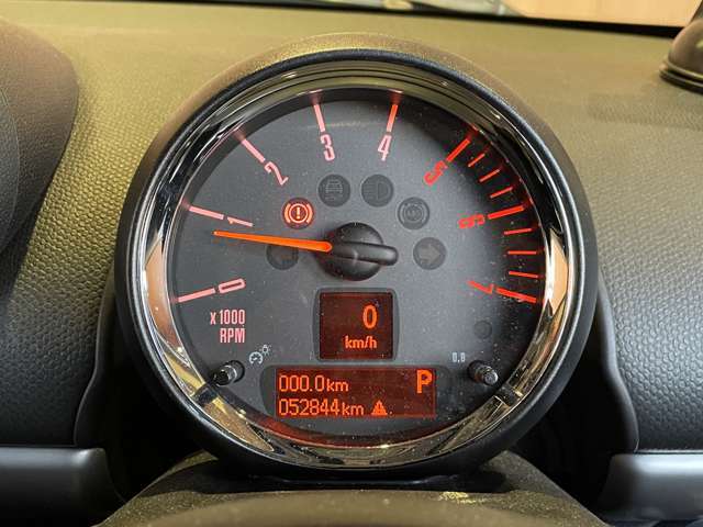 全車、納車日からのあんしん保証付き（部分保証、輸入車1ヶ月、国産車3ヶ月）。中古車は不安というお客様の声にお応えし、あんしんの保証を実現致しました。