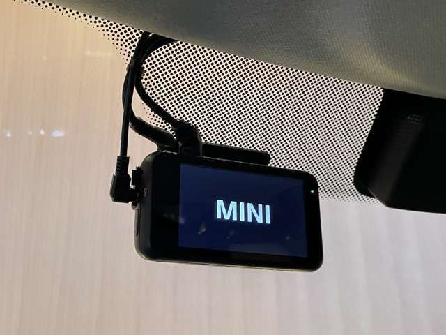 ご来店が難しいお客様もご安心下さい。自社での査定に加え、一部車両は第三者機関に委託し、車両の鑑定を行っております。