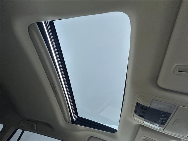 【サンルーフ】解放感溢れるサンルーフ！！車内には爽やかな風や太陽の穏やかな光が差し込みます♪