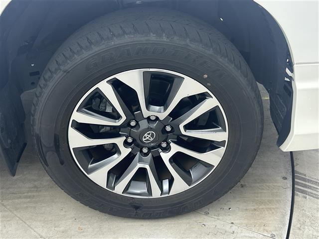 【純正19インチアルミホイール265/55/19】専用のアルミなので、お車のイメージにぴったり！！社外のアルミやスタッドレスタイヤも取り扱いございます！！ドレスアップもカスタマイズもお任せください！！