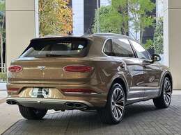 ボディカラーは希少なBentayga Bronzeでございます。