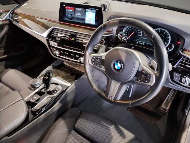 ☆センターパネルを運転席側に僅かに傾けたBMW独特のインパネ☆【駆け抜ける歓び】はここからもスタートしております☆