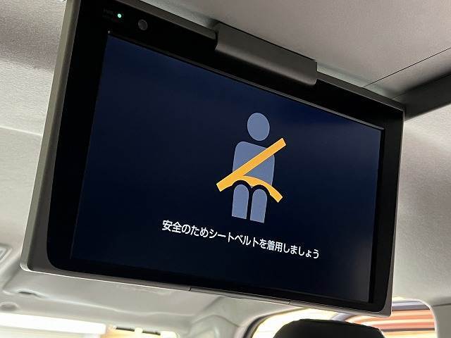 お子様に大人気の【10型フリップダウンモニター】が装備されており、快適なドライブをお楽しみ頂けます！