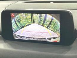 【バックカメラ】駐車時に後方がリアルタイム映像で確認できます。大型商業施設や立体駐車場での駐車時や、夜間のバック時に大活躍！運転スキルに関わらず、今や必須となった装備のひとつです！