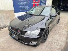 来店予約で成約を頂いたお客様には当店オリジナルの除菌消臭プランをプレゼント！車内の気になる臭いを解消するためにオゾン発生器を使用し、強力に除菌脱臭し二酸化塩素除菌消臭剤 SEAL OFFを使用して消臭します。