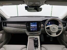 V90【アルティメット　B5】入庫しました！もう現行モデルでは手に入らない最終系のV90です☆Googleシステムを搭載しており、音声認識でエアコンの温度調整なども可能です♪安心のカーライフをV90と