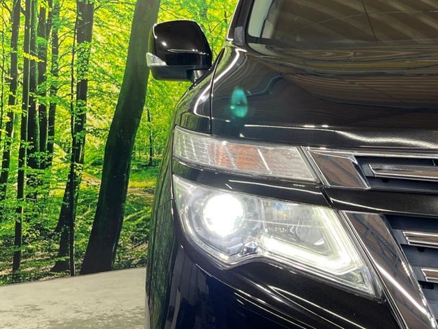 【LEDヘッドライト】悪天候や夜間走行時も良好な視界を確保し安心して運転できる高輝度LEDヘッドライトを装備！点灯速度が早く、消費電力も抑えられています。