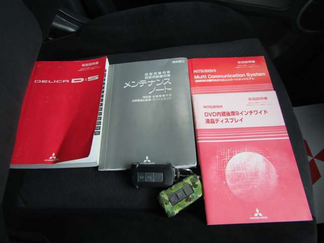 取扱説明書・メンテナンスノート・ナビ取扱説明書・後席モニター取扱説明書・スマートキー2本付きです☆