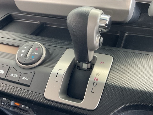 シンプルで使いやすいシフトノブ