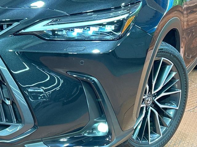 【LEDヘッドライト】悪天候や夜間走行時も良好な視界を確保し安心して運転できる高輝度LEDヘッドライトを装備！点灯速度が早く、消費電力も抑えられています。