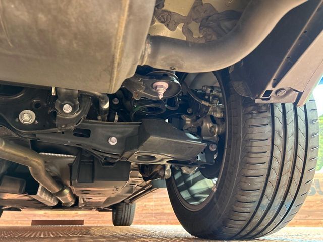 お車を安心してお乗りいただく為には、足回りの定期点検が欠かせません。サービスサポート（有償保証）では無料点検もご提供しており、安心のカーライフをお過ごしいただけるサポート体制が整っています。