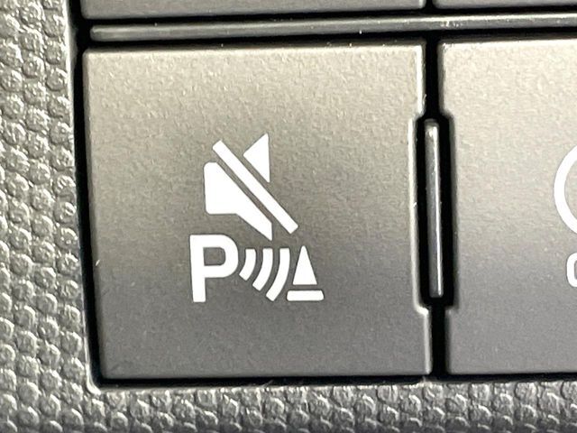 【クリアランスソナー】バンパーに付いたセンサーが障害物を検知！一定の距離に近づくとアラートで教えてくれます♪狭い駐車スペースや車庫入れ時も安心ですね☆