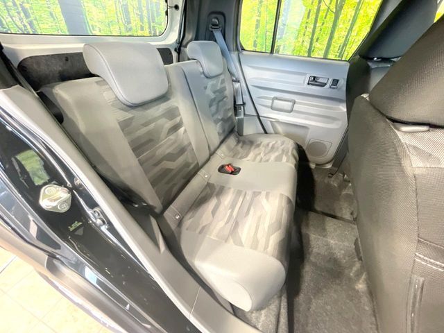 高品質なオリジナルフロアマットもオプションにてご用意しております。お好きなデザインやカラーをお車に合わせて選んでいただくことができます♪