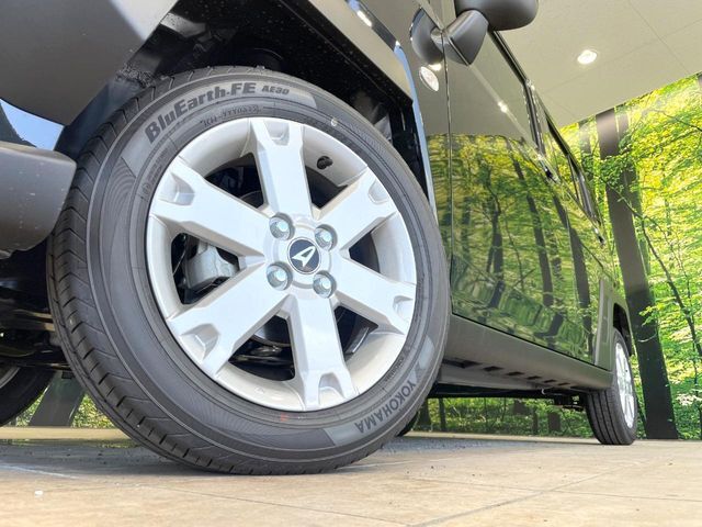 【純正アルミホイール】外観にマッチした純正アルミホイールを装着しております。各種社外アルミホイールや、スタッドレスタイヤも取扱いしております。是非ご相談ください♪