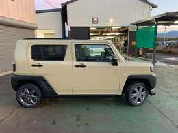 実車を確認してみて傷だらけだった・内装が汚かった等よくありますが、当社では気持ちよく中古車のご購入が出来るように目立つ傷・汚れなどは基本綺麗にしてから展示しております、ご安心してご来店ください。