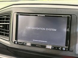 【ナビゲーション】目的地までしっかり案内してくれる使いやすいナビ。Bluetooth接続すればお持ちのスマホやMP3プレイヤーの音楽を再生可能！毎日の運転がさらに楽しくなります！！