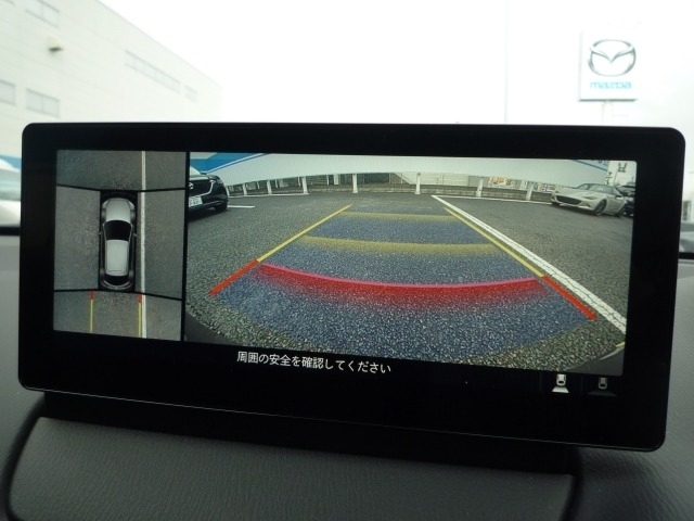 狭い場所での駐車やすれ違いなどで役に立つ360度モニターも装備されております