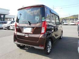 バックモニター付きで車庫入れも安心です。