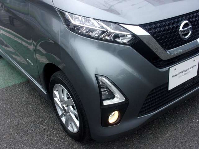 視認性に優れた、LEDヘッドライト！夜間や雨天時の安全サポートするだけでなく、見た目も良くて寿命も長いです！ハロゲンの約2倍の光量でより明るく遠くを照らして夜間走行時の視認性を高めますので、安心です♪
